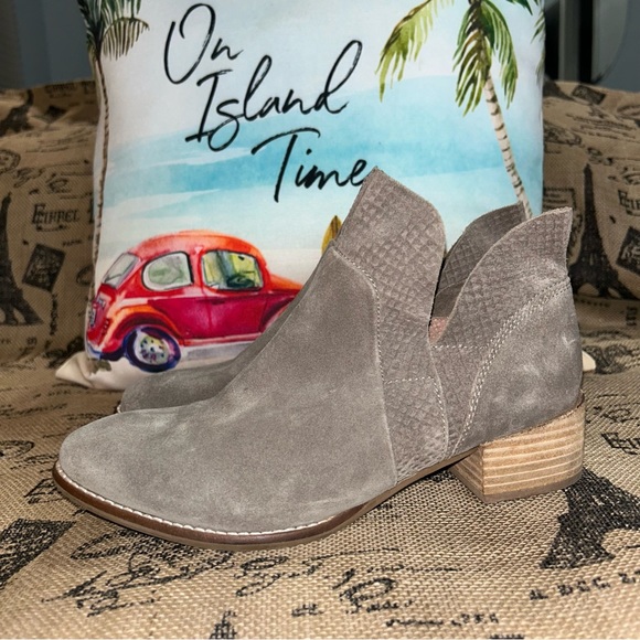 Seychelles Score Gray Suede Ankle 2" Block Heel Boots Booties Size 7.5 - Picture 2 of 14